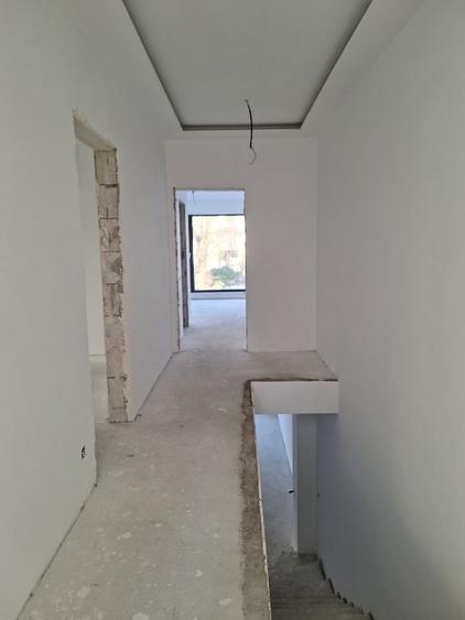 Duplex cu 4 camere cu Canalizare în Ostratu
