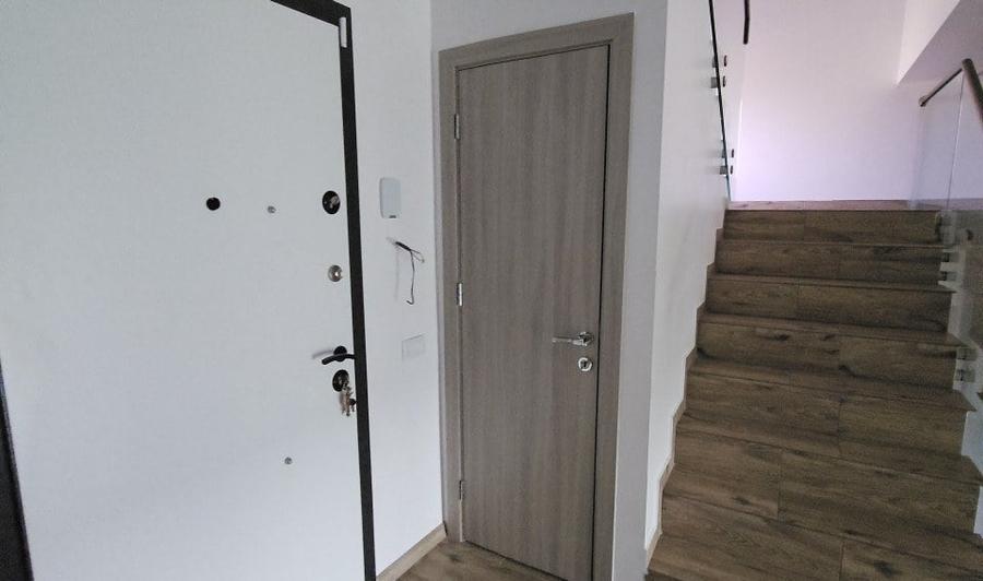 Casă cu 5 camere cu Teren 222 Mp în Otopeni