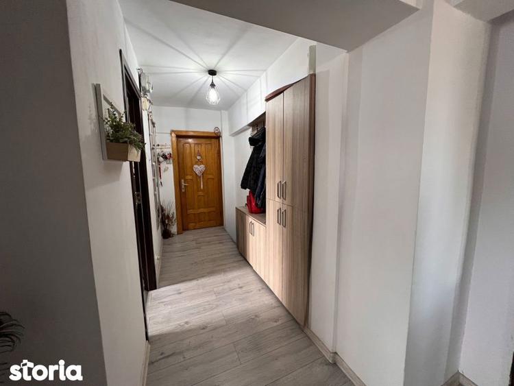 Apartament cu 2 camere decomandat, mobilat în Rovine
