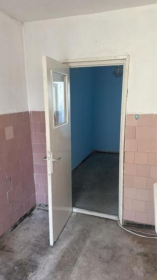 Apartament cu 3 camere decomandat în Roman
