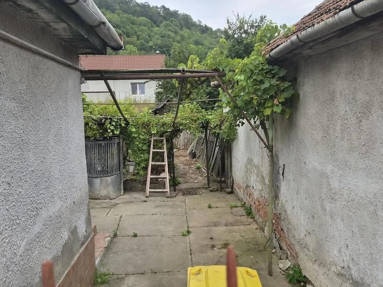 Casă cu 3 camere cu Teren 250 Mp în Central