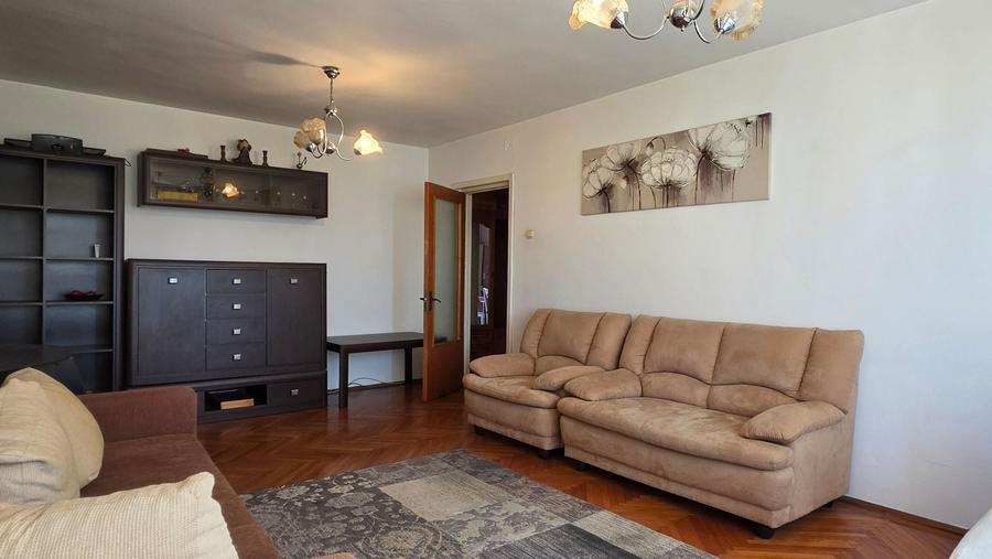 Apartament cu 3 camere decomandat, mobilat în Centrul Civic