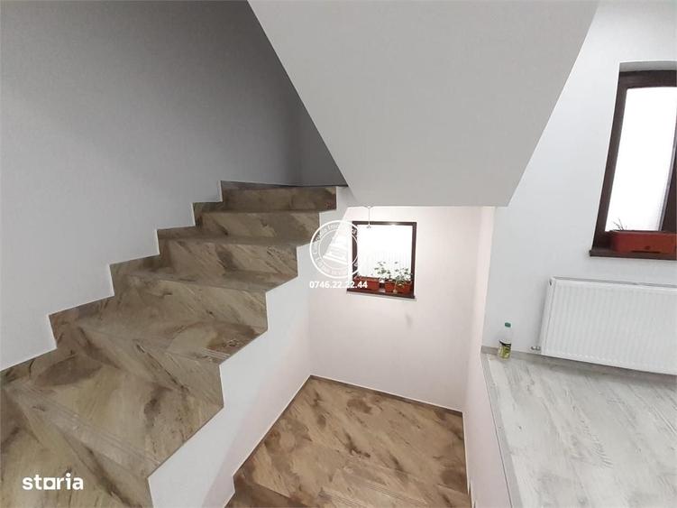 Casă cu 4 camere în Breazu