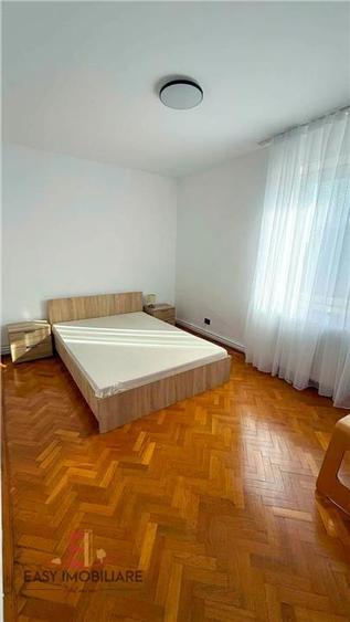Apartament cu 3 camere decomandat în 7 Noiembrie