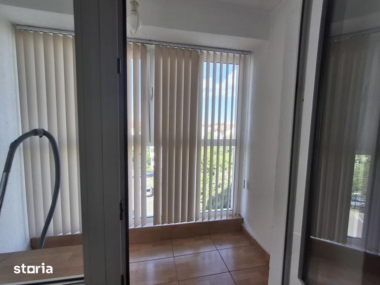 Apartament cu 3 camere decomandat, mobilat în Craiovița Nouă