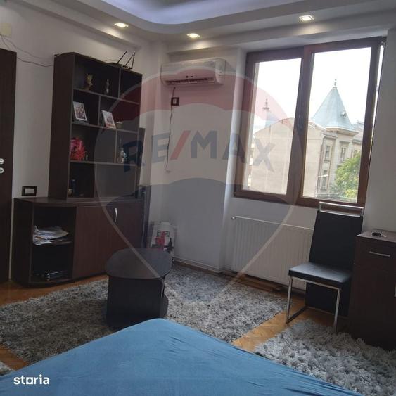Garsonieră decomandată în Universitate