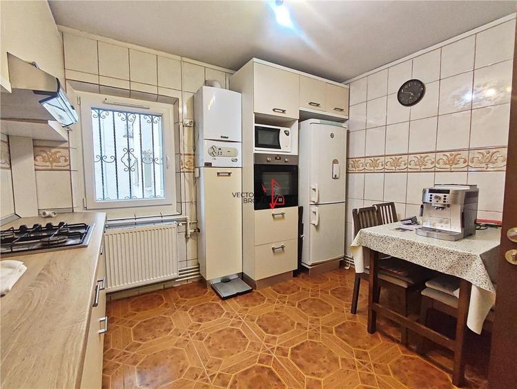 Apartament cu 3 camere decomandat, mobilat în Doamna Ghica