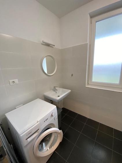 Apartament cu 3 camere decomandat în Lipovei