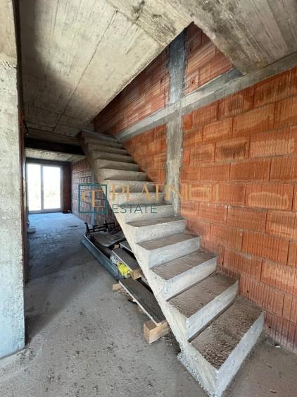 Duplex cu 4 camere cu Canalizare în Dumbrăvița
