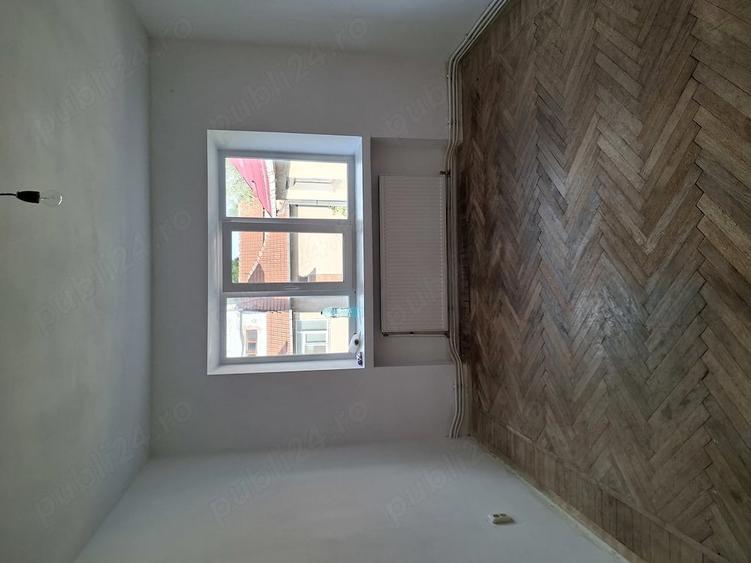 Apartament cu 3 camere decomandat în Exterior Vest