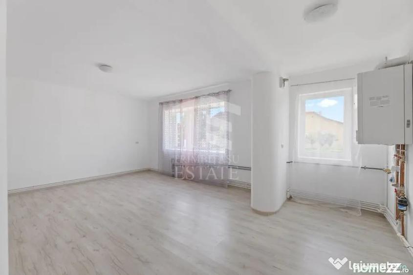 Casă cu 7 camere cu Teren 1446 Mp în Macea