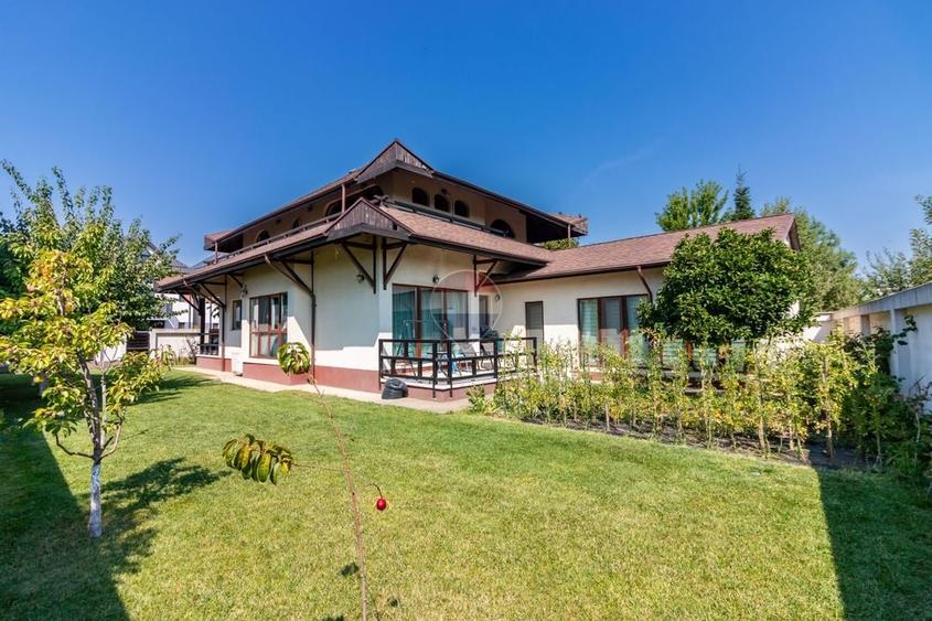 Casă individuală cu 5 camere cu Teren 591 Mp în Est