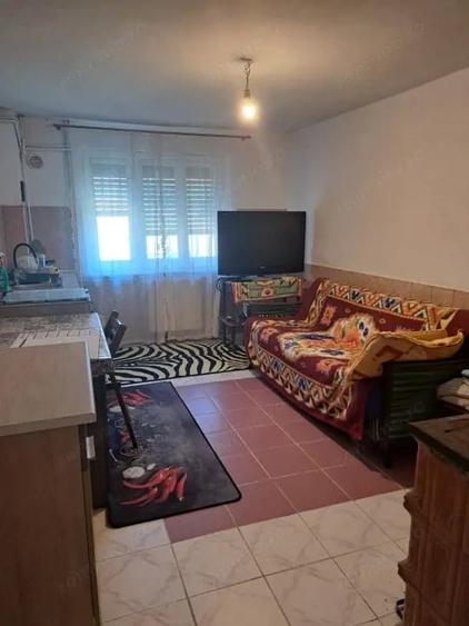 Casă cu 8 camere cu Teren 330 Mp în Central