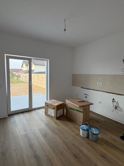 Duplex cu 3 camere cu Canalizare în Moșnița Nouă