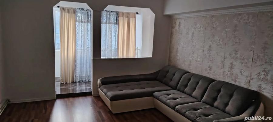 Apartament cu 4 camere decomandat în Micro 5