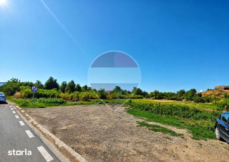 Teren de 1800 mp, în Sărata