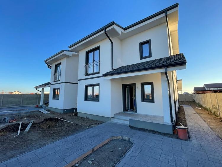 Duplex cu 4 camere cu Teren 365 Mp în Moșnița Veche