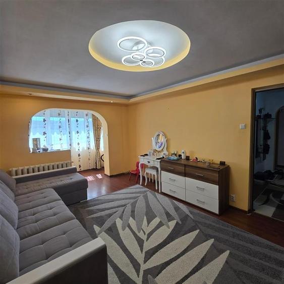 Apartament cu 2 camere decomandat în Dacia