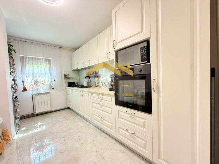 Apartament cu 4 camere decomandat, mobilat în Lunei