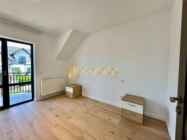 Duplex cu 4 camere cu Canalizare în Est