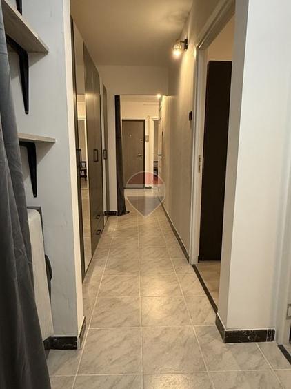 Apartament cu 3 camere decomandat, mobilat în Apusului