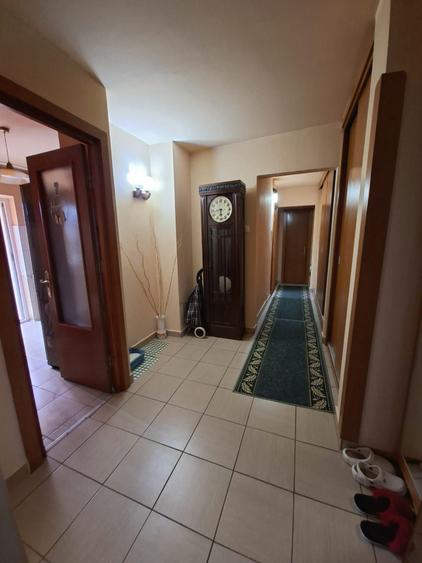 3 camere decomandate , centrala pe gaze, ,zona Dacia , pe SUD, pod  deasupra - 6