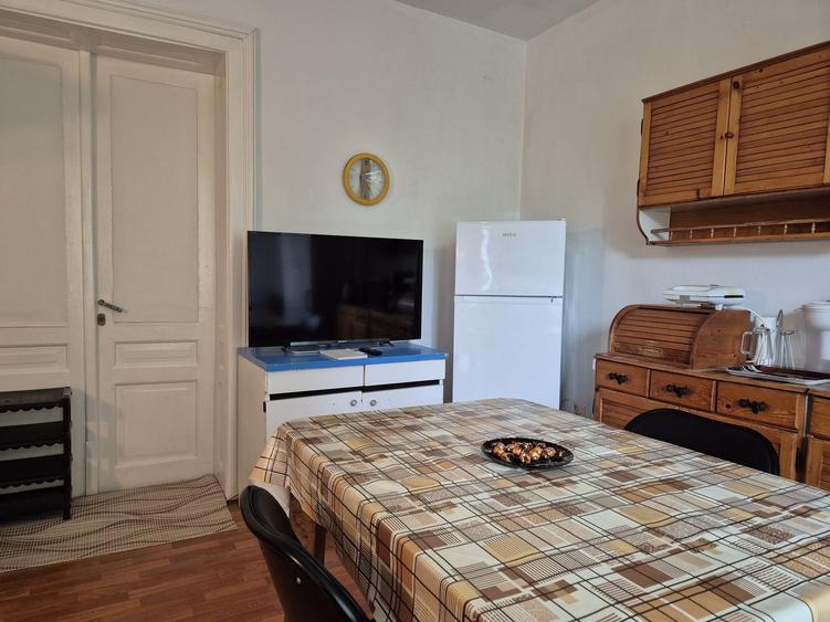 Apartament cu 3 camere semidecomandat în Centrul Civic