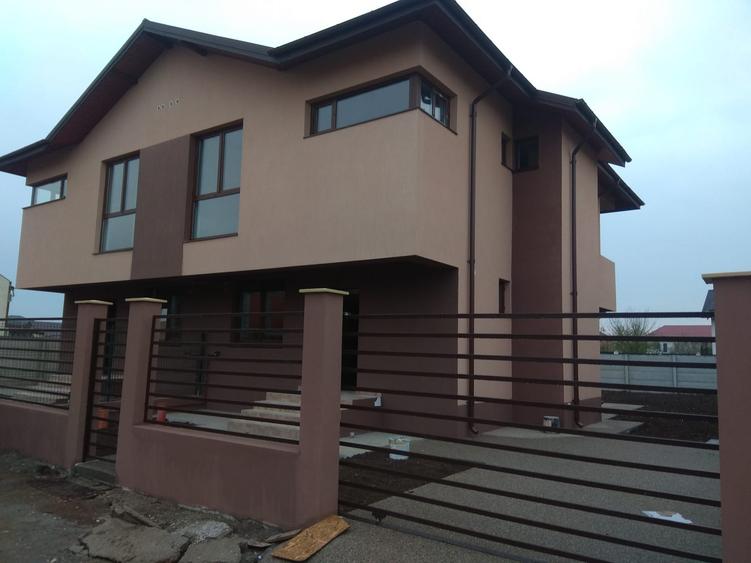 Duplex cu 4 camere cu Teren 300 Mp în Domnești