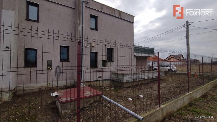 Casă individuală cu 8 camere cu Garaj în Săcălaz