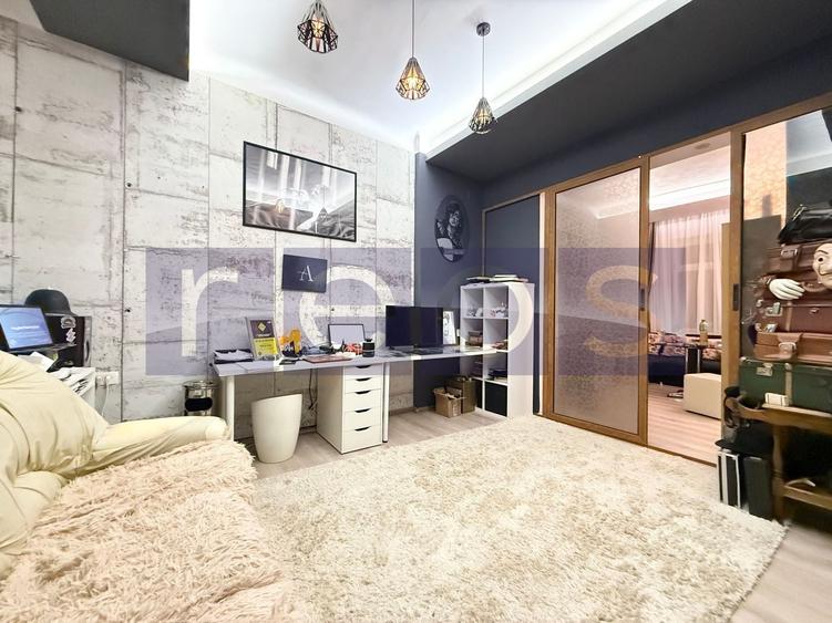 Apartament cu 4 camere semidecomandat în Universitate