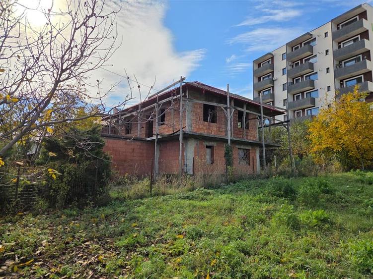 Casă cu 5 camere cu Teren 508 Mp în Vișan