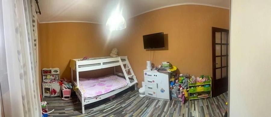 Casă cu 6 camere cu Teren 200 Mp în Calea Poplăcii