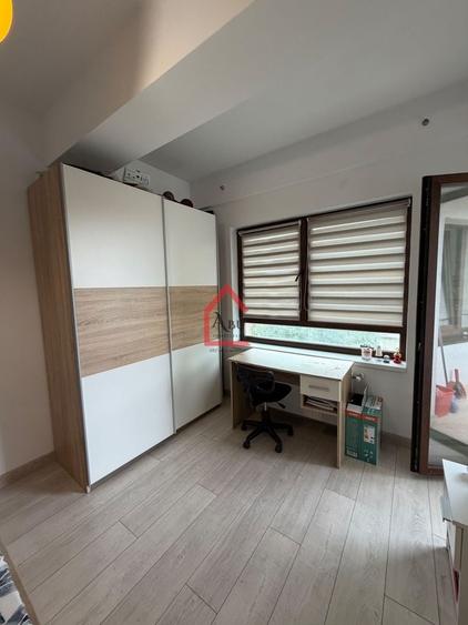 Apartament cu 2 camere semidecomandat, mobilat în Nicolina
