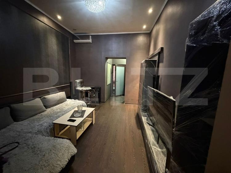 Apartament cu 3 camere semidecomandat, mobilat în Traian