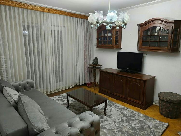 Apartament cu 3 camere semidecomandat în Alexandru cel Bun