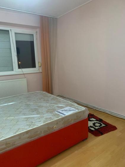Apartament cu 3 camere decomandat în Călărași