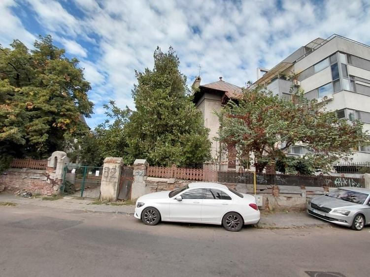 Casă cu 10 camere cu Canalizare în Unirii