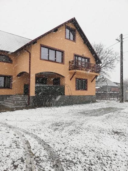 Casă cu 4 camere în Crăcăoani