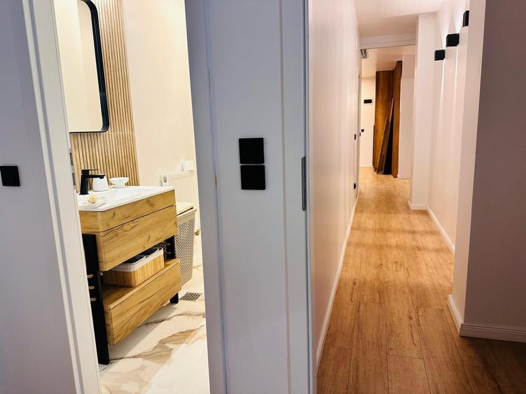 Apartament cu 3 camere semidecomandat în Străulești