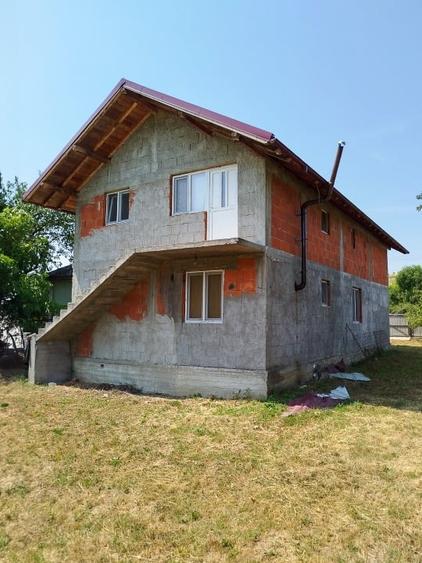 Casă individuală cu 4 camere cu Teren 2481 Mp în Bărăștii de Cepturi