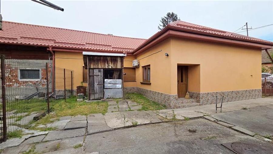 Casă individuală cu 3 camere cu Canalizare în Dumbrăvița