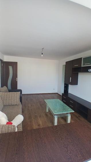 Apartament cu 2 camere semidecomandat în Girocului
