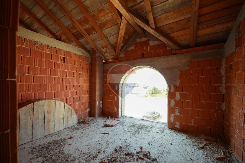 Casă cu 4 camere cu Teren 161 Mp în Central