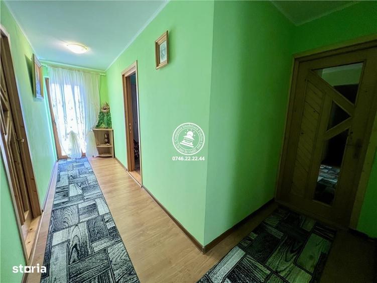 Casă cu 4 camere în Valea Adâncă