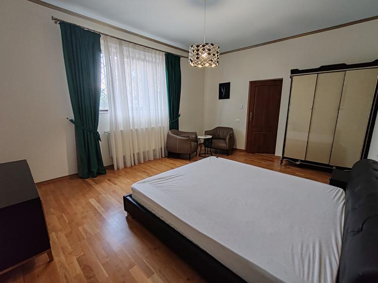 Apartament cu 2 camere semidecomandat, mobilat în Central