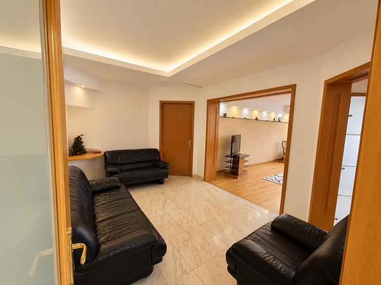 Apartament cu 3 camere decomandat în Moșilor