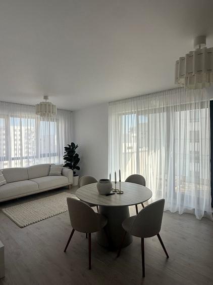 Apartament cu 3 camere decomandat, mobilat în Băneasa