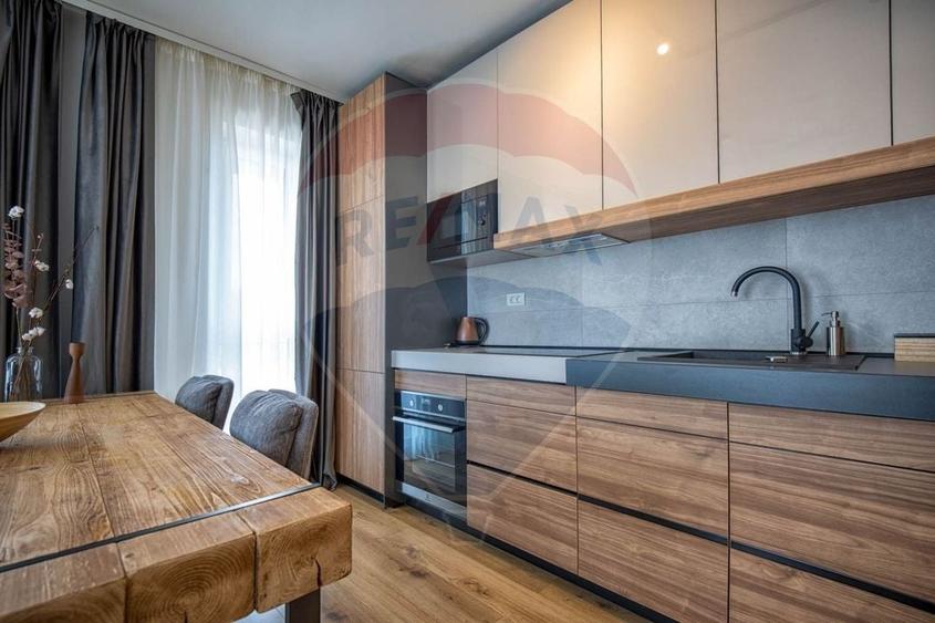 Apartament cu 3 camere decomandat, mobilat în Blumăna