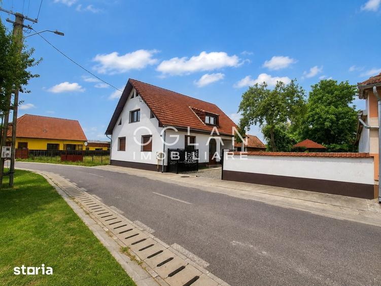 Casă cu 3 camere cu Teren 1629 Mp în Arpașu de Jos