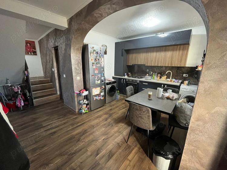 Casă cu 5 camere cu Teren 230 Mp în Central